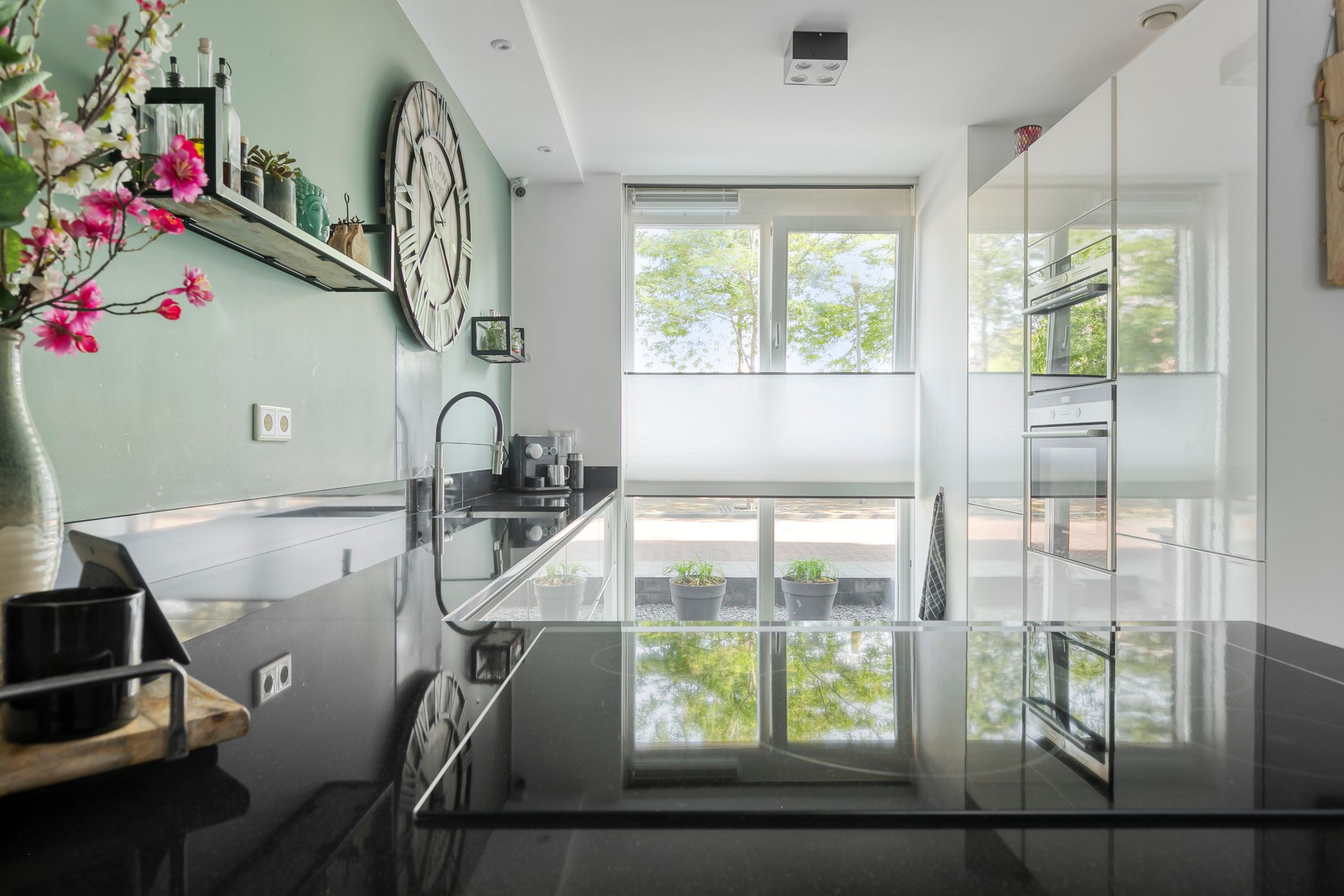 Photo 3 of Hootsenheem 9