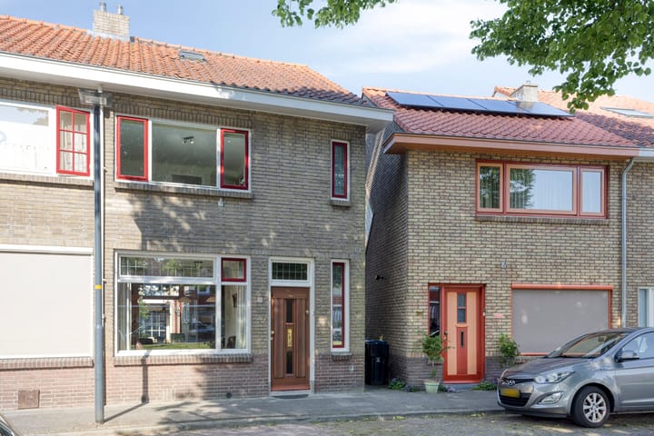 Foto 36 van Uitenhage de Miststraat 25