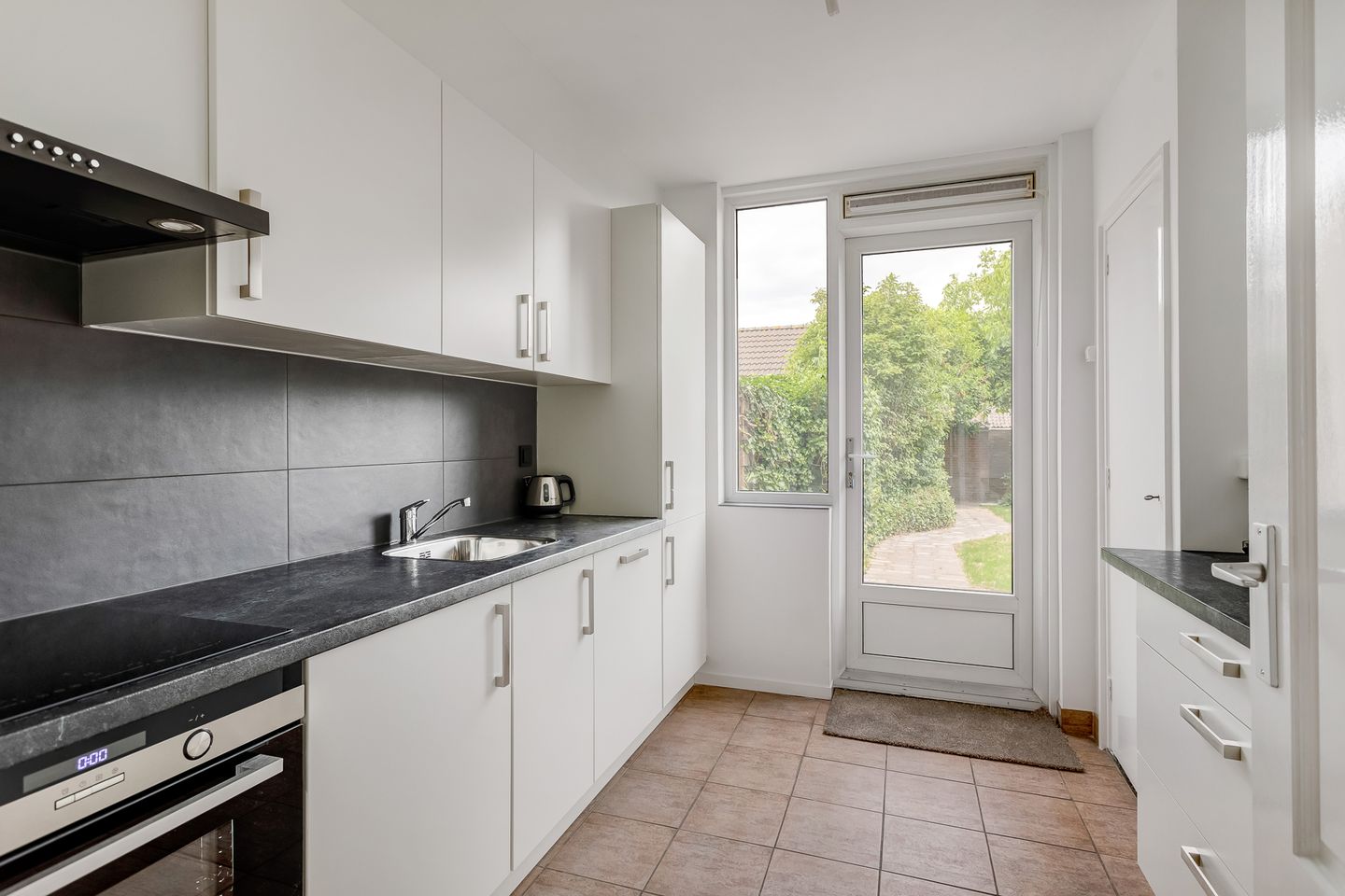 Photo 4 of Arnold van Leuvenstraat 23