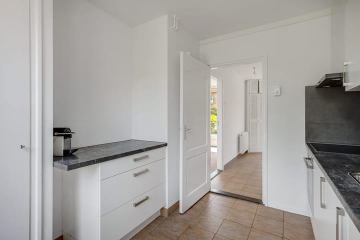 Photo 6 of Arnold van Leuvenstraat 23