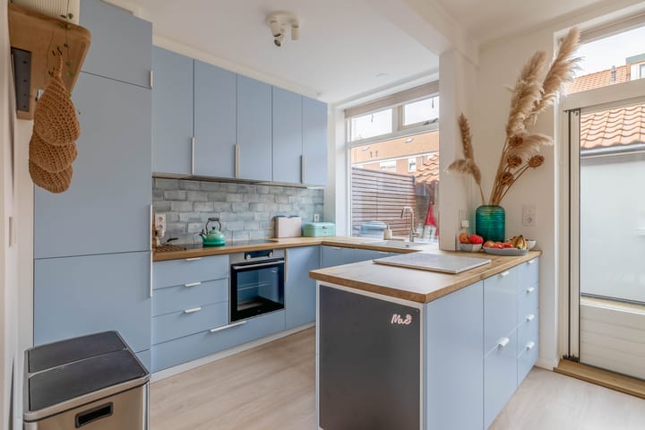 Photo 16 of Jan van Bloisstraat 25