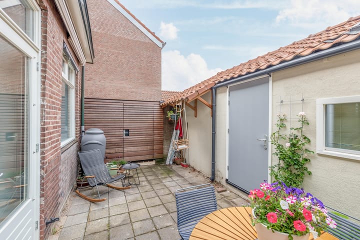 Photo 19 of Jan van Bloisstraat 25