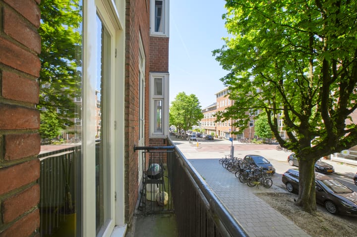 Photo 15 of Uiterwaardenstraat 157-1