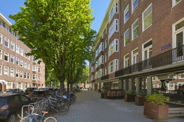 Photo 31 of Uiterwaardenstraat 157-1