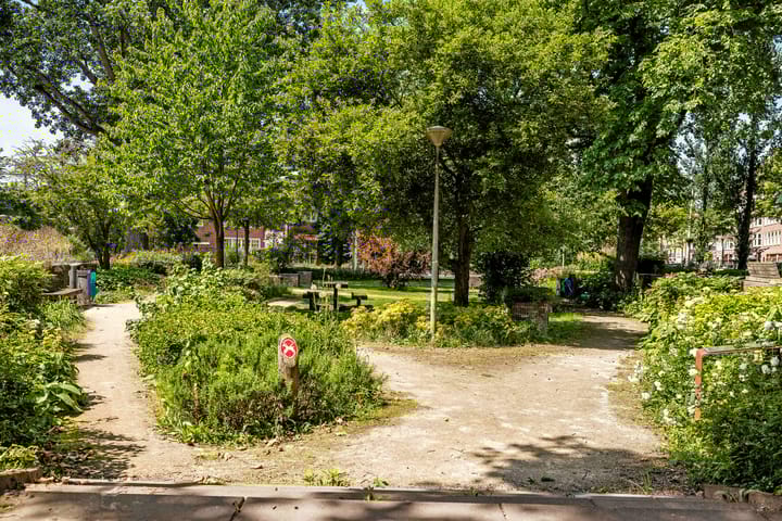 Photo 19 of Spaarndammerstraat 20-F