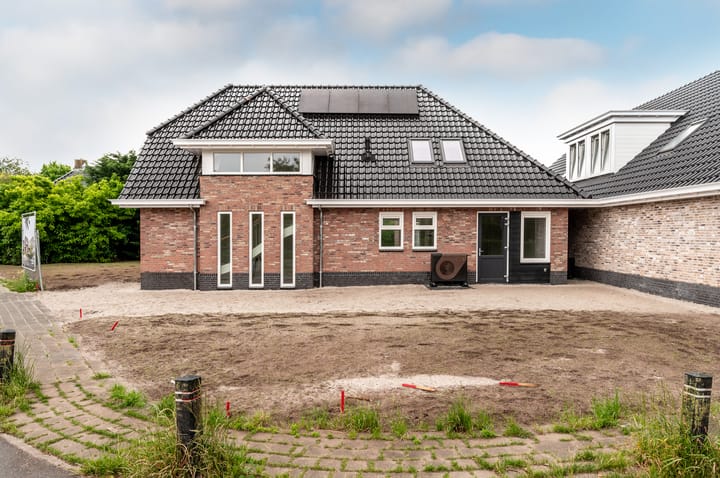 Photo 2 of Domstraat 10