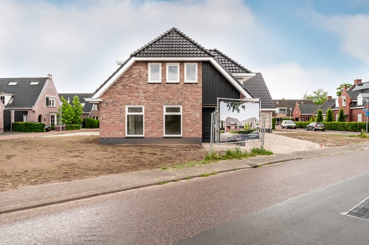 Photo 32 of Domstraat 10