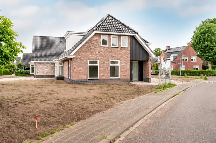 Photo 33 of Domstraat 10