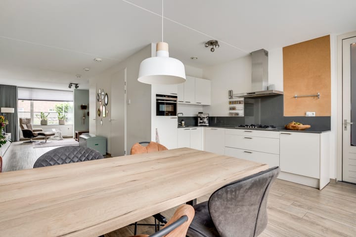 Photo 15 of Amaliastraat 18