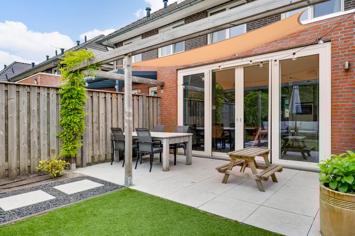 Photo 19 of Amaliastraat 18