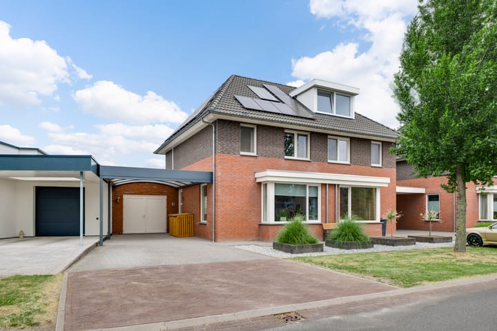 Photo 39 of Amaliastraat 18