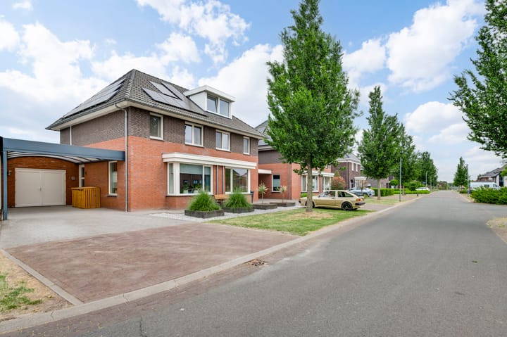 Photo 40 of Amaliastraat 18