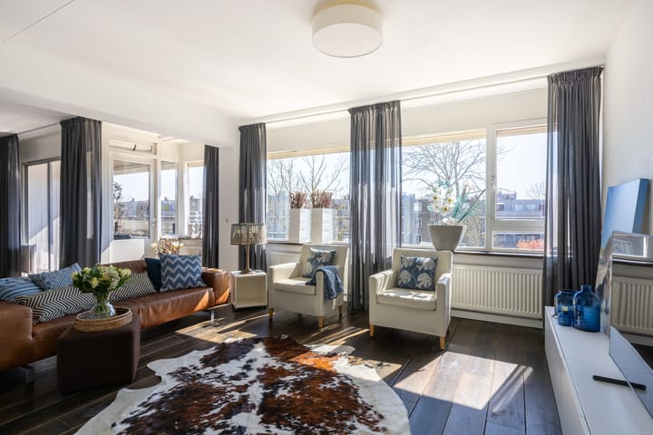 Photo 2 of Adriaan van Bergenstraat 344