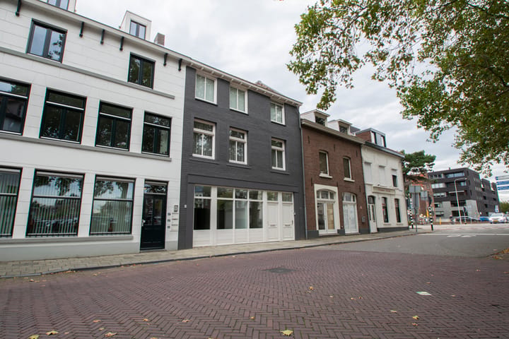 Photo 2 of Wilhelminaplein 21