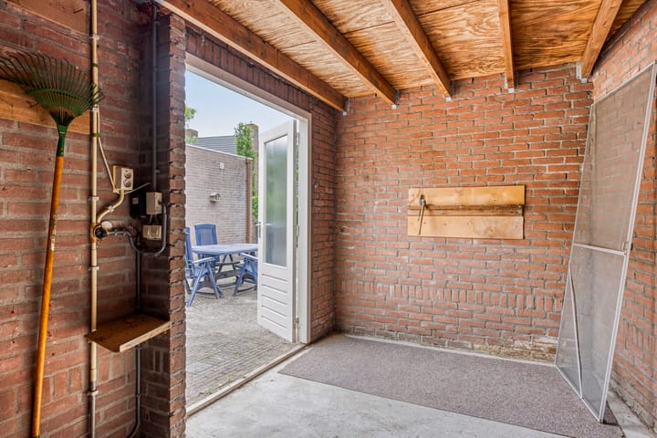 Photo 37 of Klaproos 68