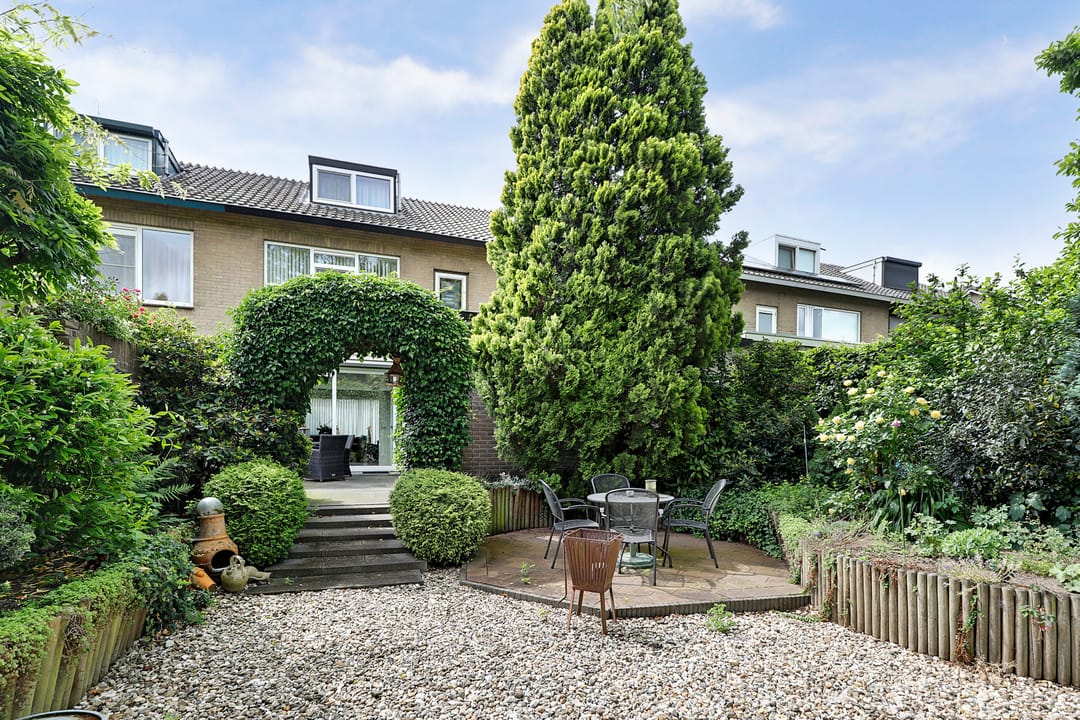 Foto 2 van Dorpsplein 9