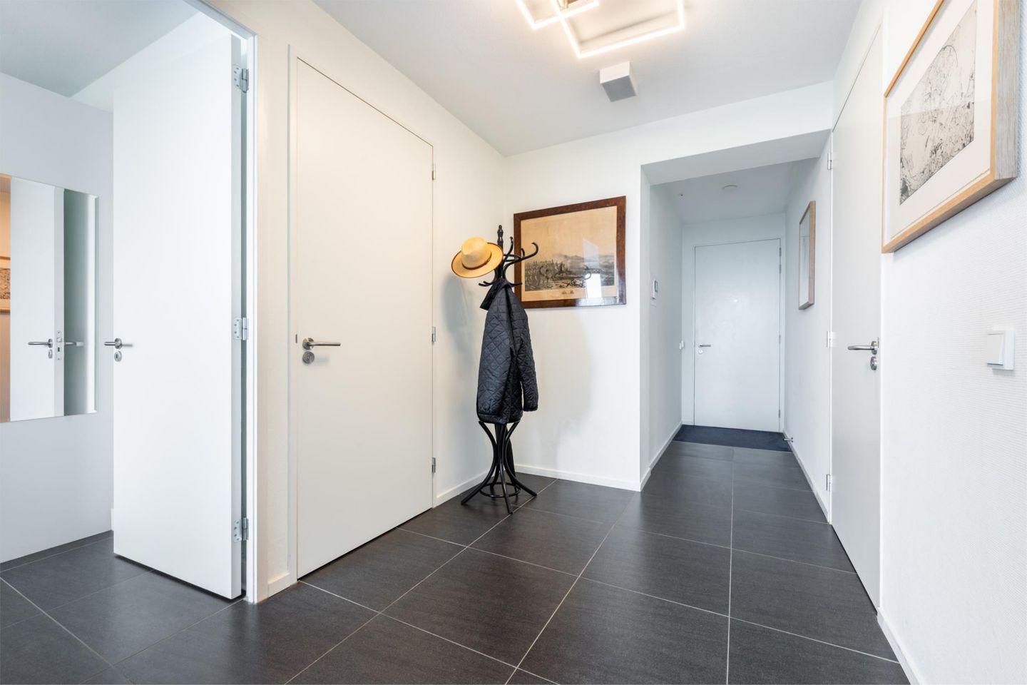 Foto 10 van Anna van Buerenplein 172