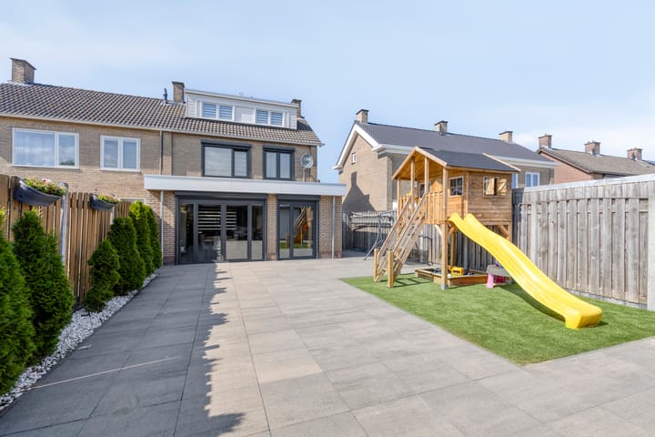 Photo 36 of Leeuwerikstraat 37