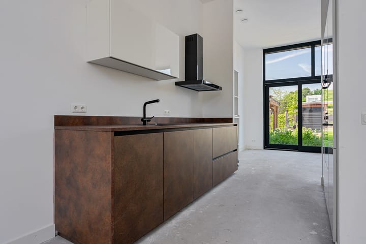 Foto 8 van Raiffeisenstraat 13