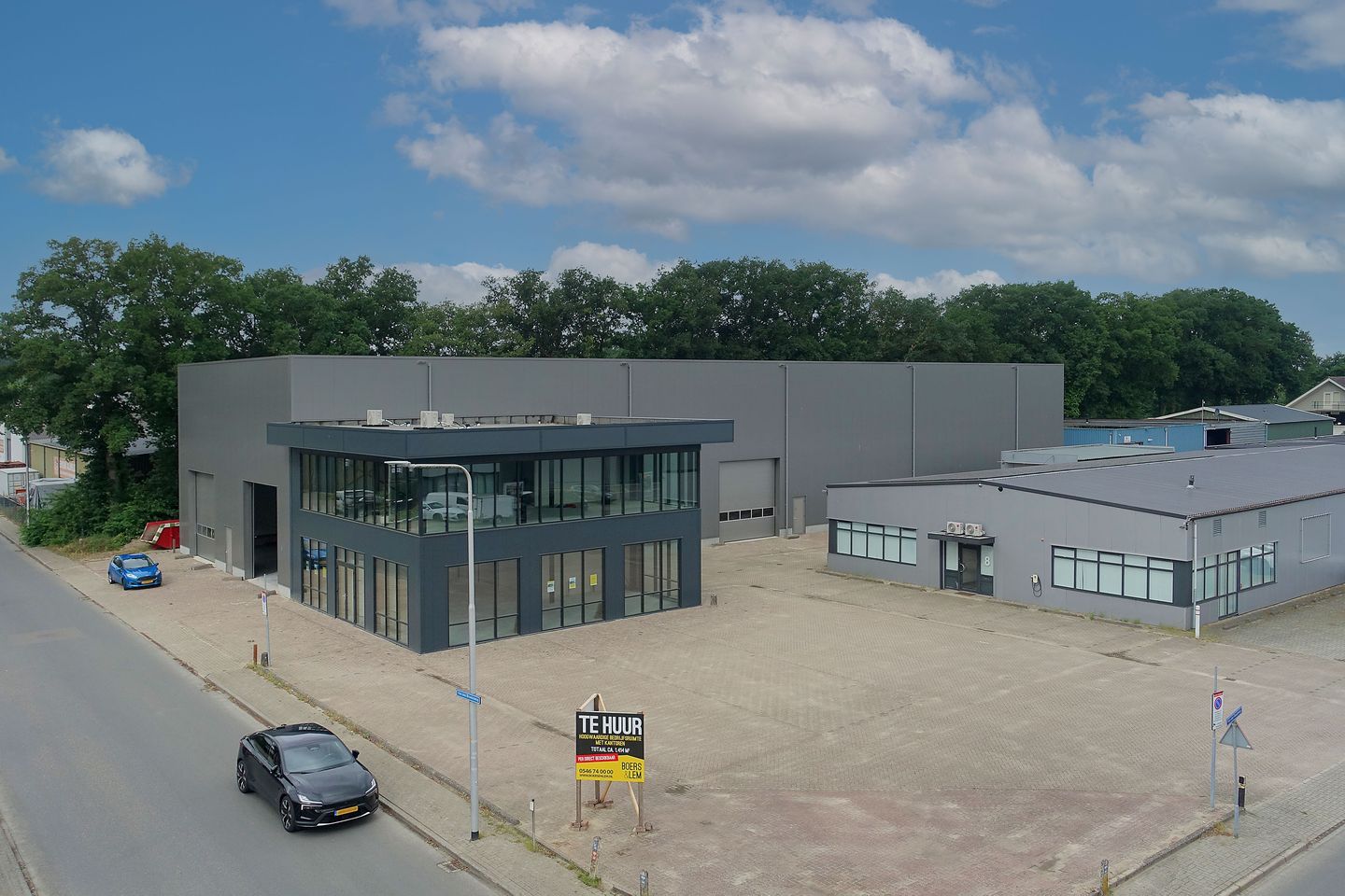 View photo 2 of Van den Broekeweg 6