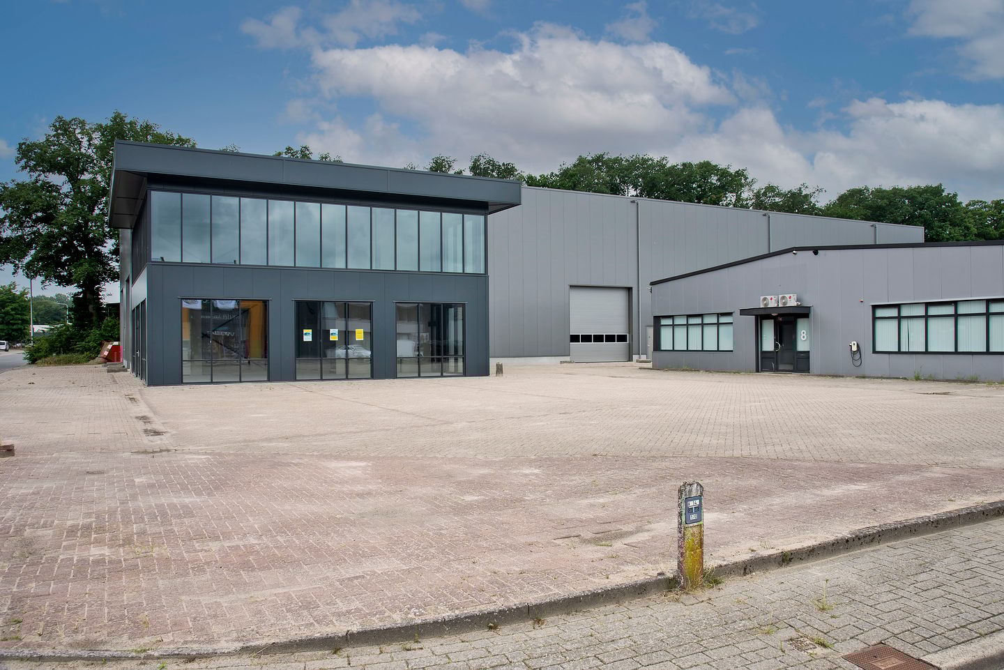 View photo 4 of Van den Broekeweg 6