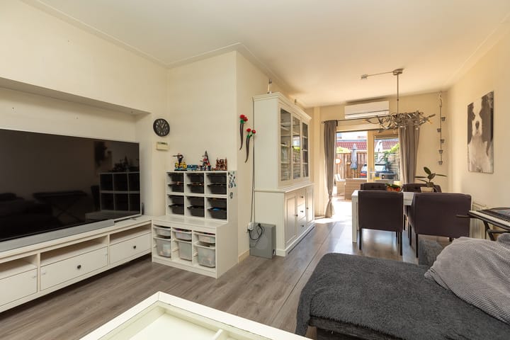 Photo 8 of Eksterstraat 18