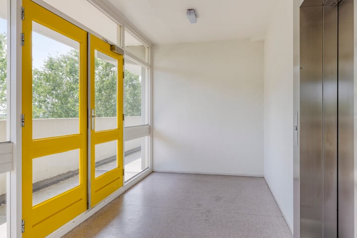 Photo 8 of Tjaarda 374