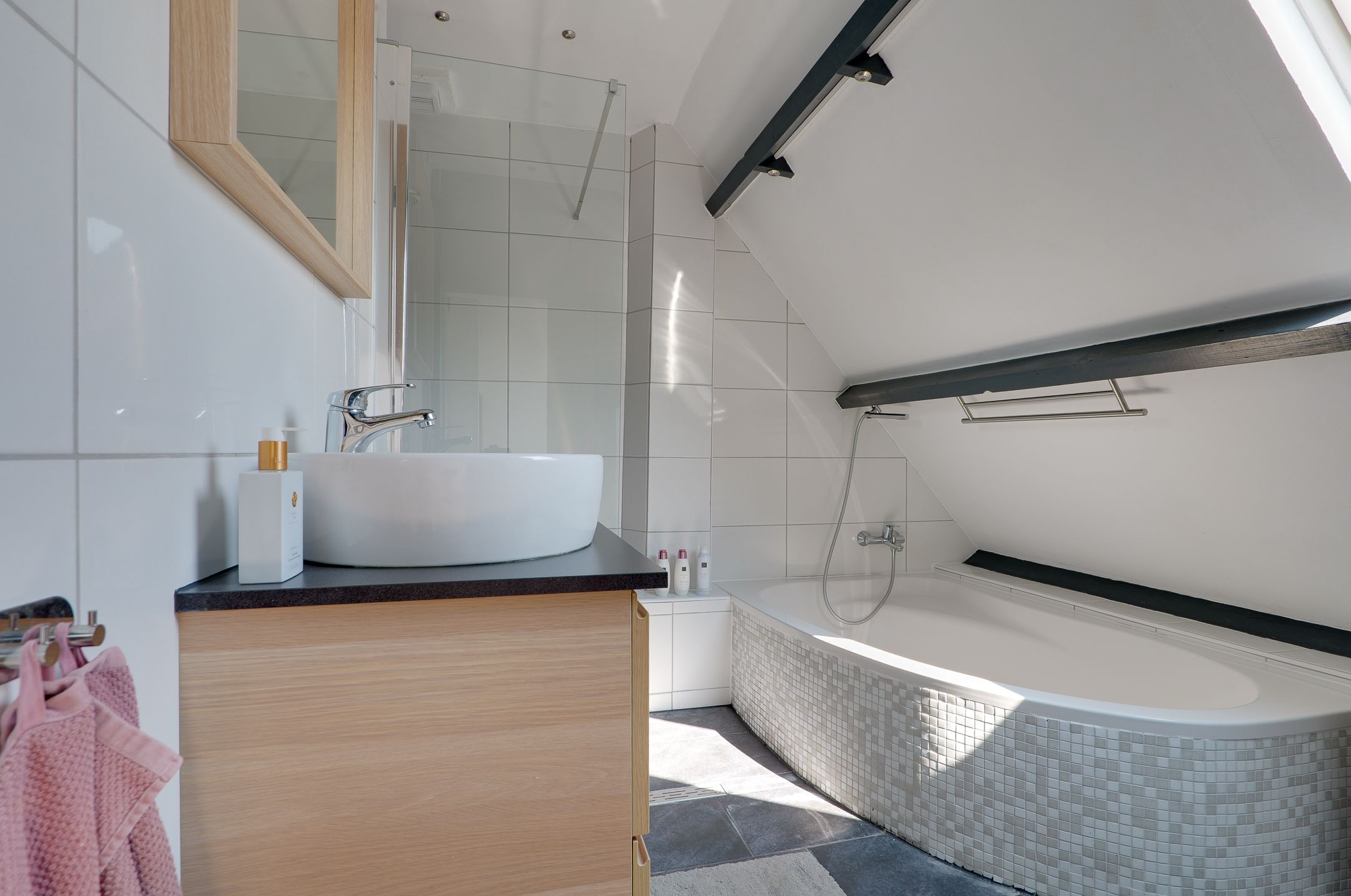 Foto 21 van Elbestraat 68