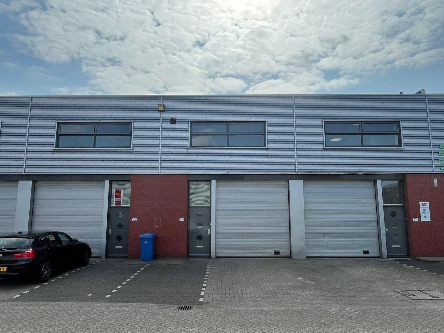 View photo 1 of Grote Wade 21-H