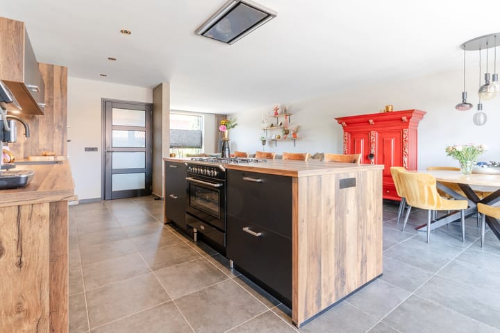 Photo 13 of Wouter van Damstraat 27