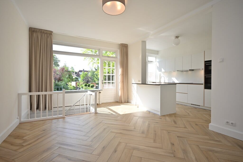 Photo 5 of Van Oldenbarneveltweg 30