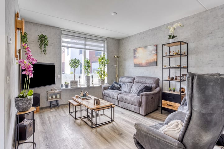 Photo 4 of Waterviolier 16