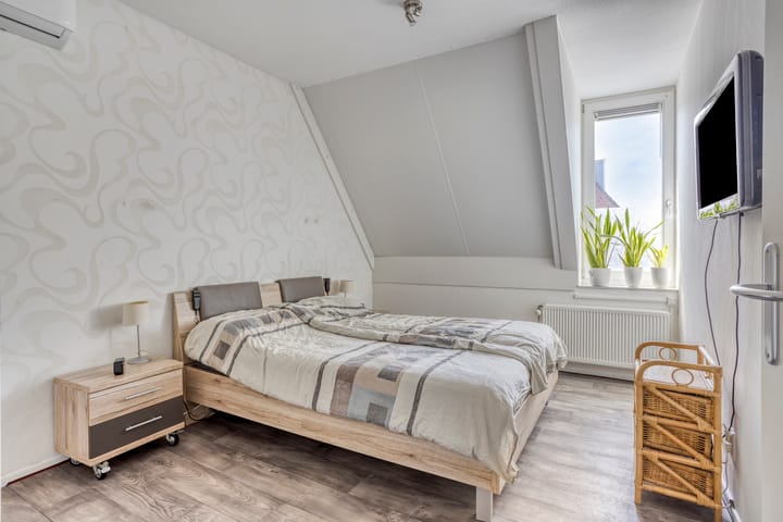 Photo 13 of Waterviolier 16