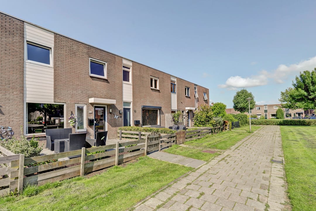 Photo 32 of Oenemastate 18