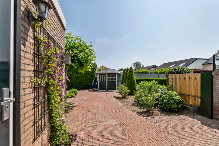 Foto 25 van Korenbloemstraat 1