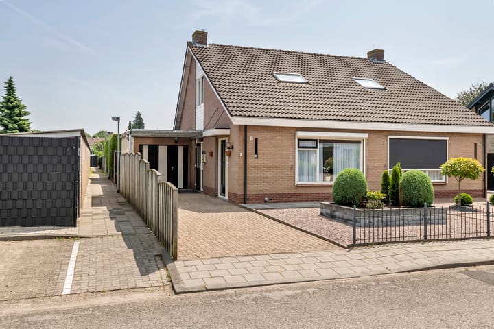 Foto 34 van Korenbloemstraat 1