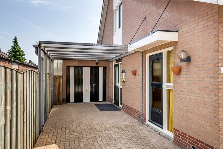 Foto 35 van Korenbloemstraat 1