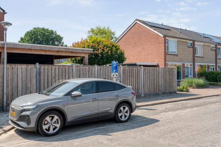 Foto 6 van Meidoornstraat 1