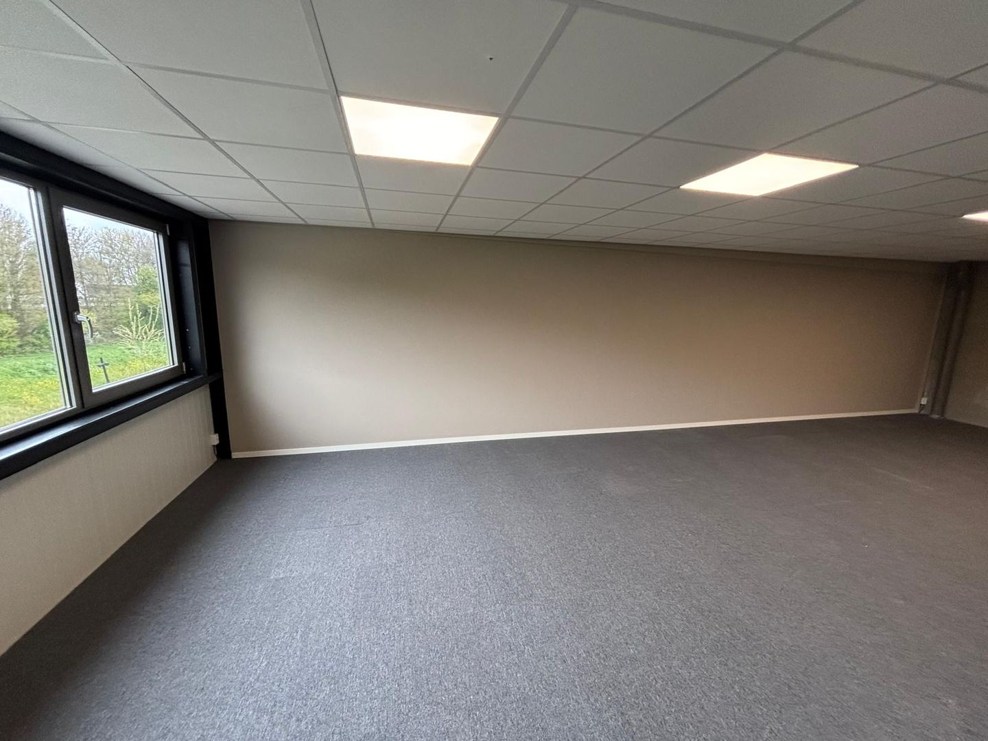 View photo 4 of Graaf van Solmsweg 99-E9
