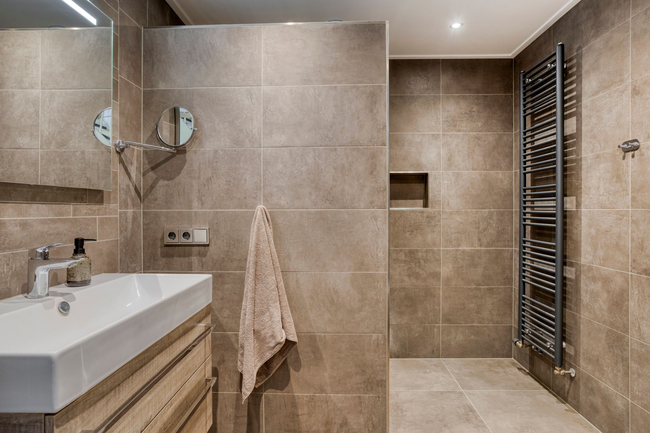 Foto 18 van Dahliastraat 9