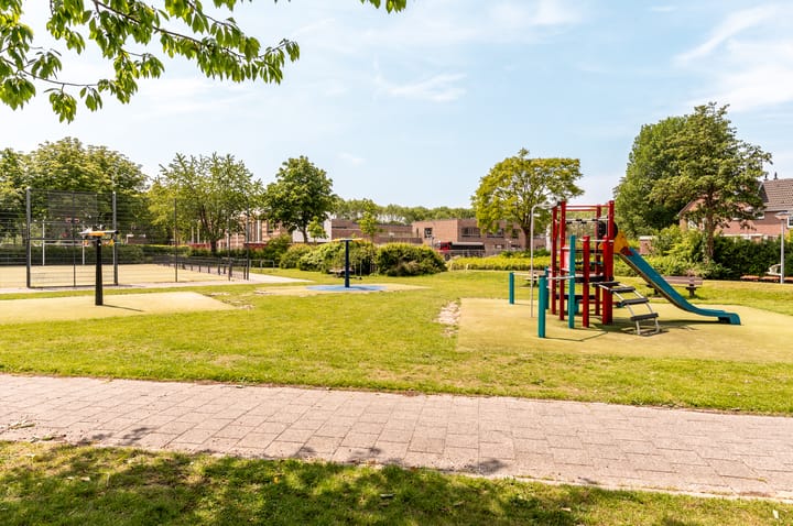 Photo 36 of Botter 38 50