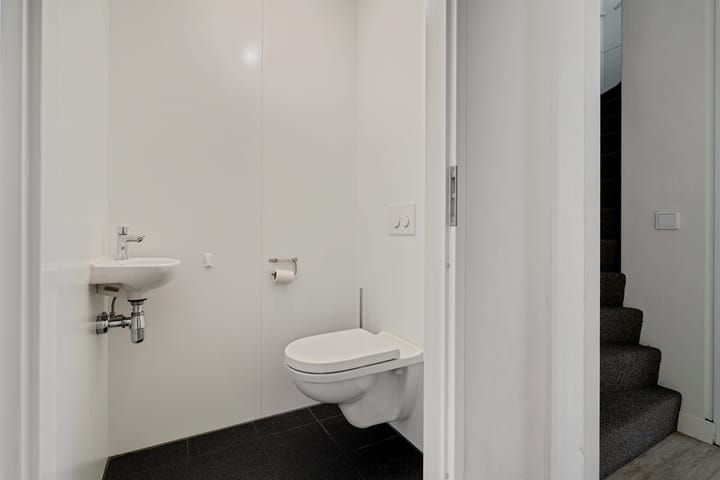 Photo 8 of Drostenstraat 111