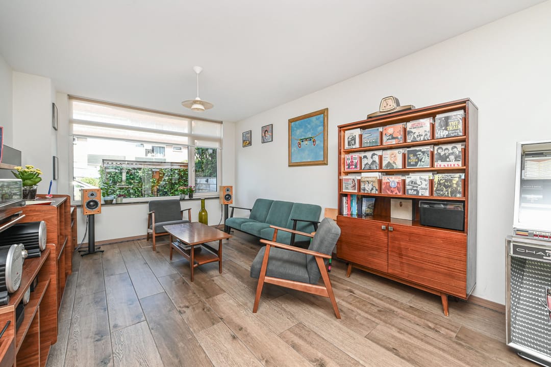 Photo 11 of Witte de Withstraat 9