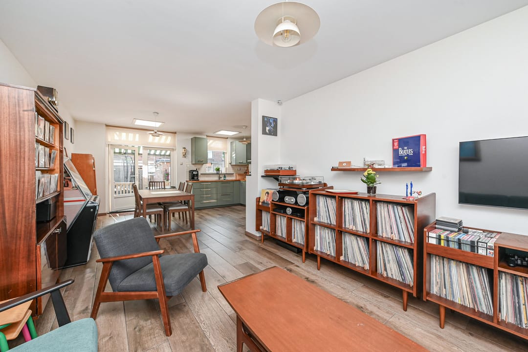 Photo 13 of Witte de Withstraat 9