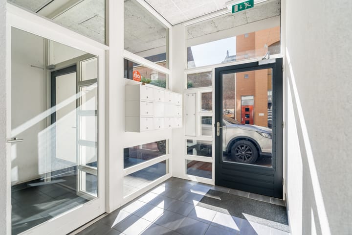 Photo 11 of Van Berlostraat 24