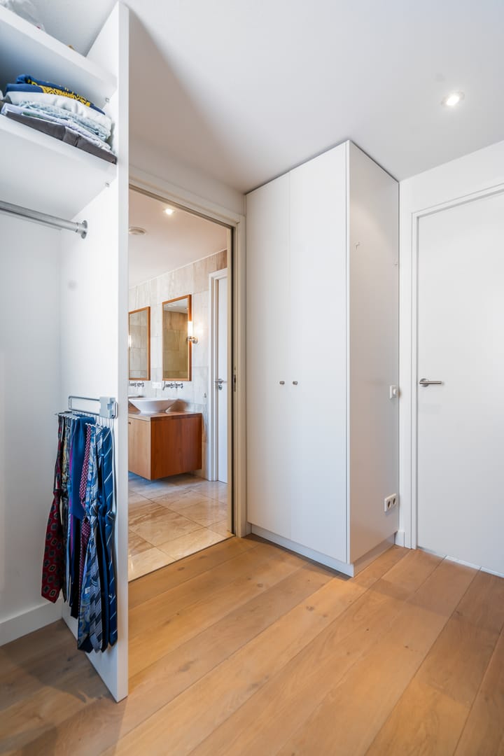 Photo 39 of Van Berlostraat 24