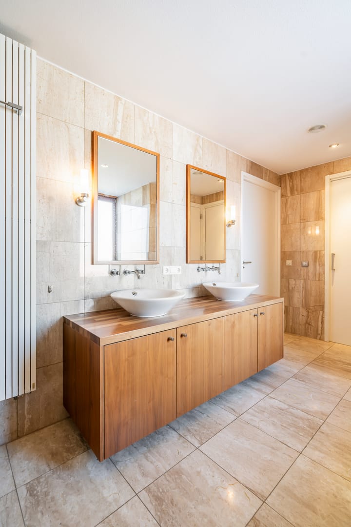 Photo 42 of Van Berlostraat 24