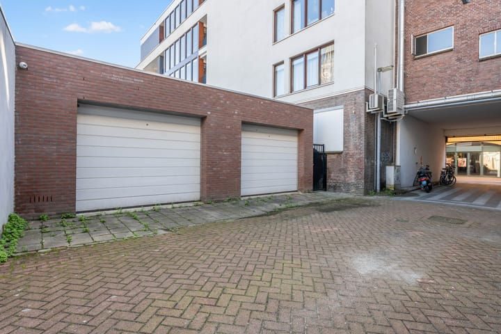Photo 58 of Van Berlostraat 24