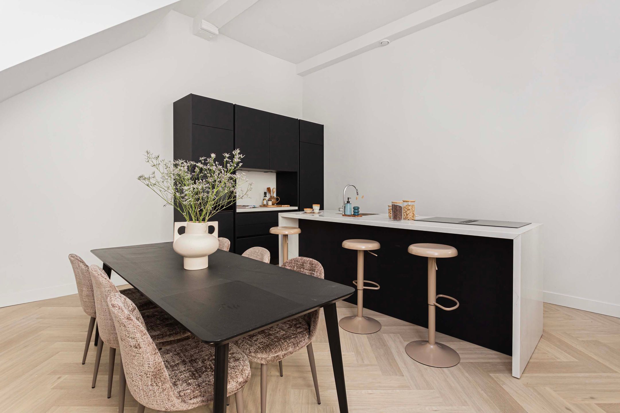 Foto 6 van Vrouwjuttenstraat 1