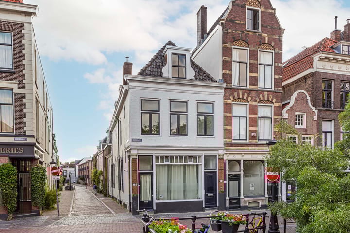 Foto 34 van Vrouwjuttenstraat 1